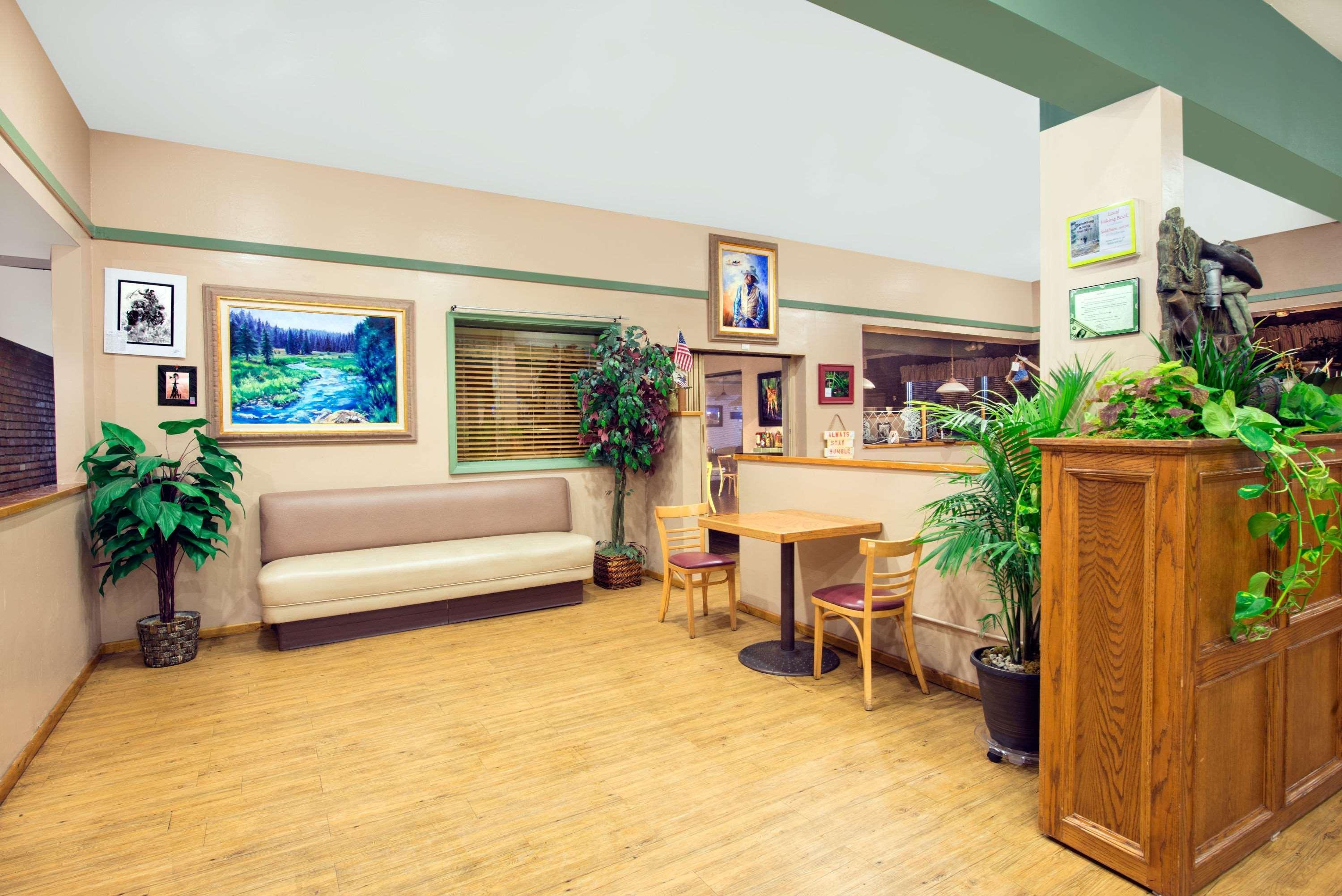 Days Inn By Wyndham Шоу Лоу Екстериор снимка