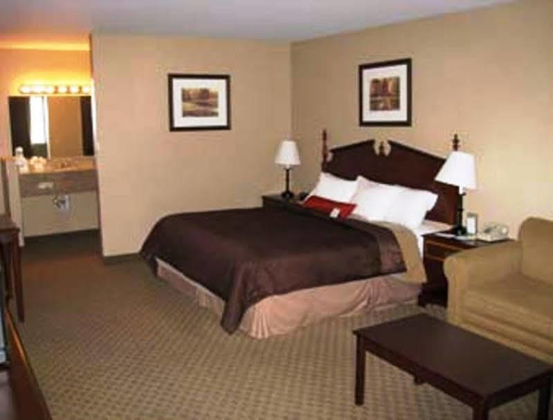 Days Inn By Wyndham Шоу Лоу Екстериор снимка